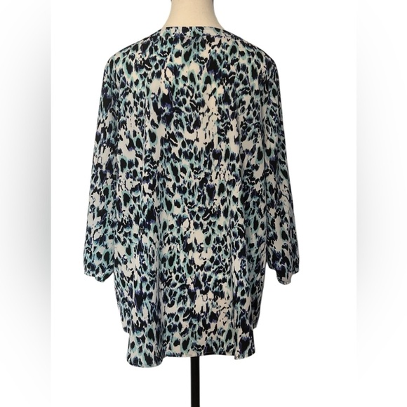 212 Collection Women’s plus size 1X  Blue, White and Black Printed Top - Picture 5 of 12